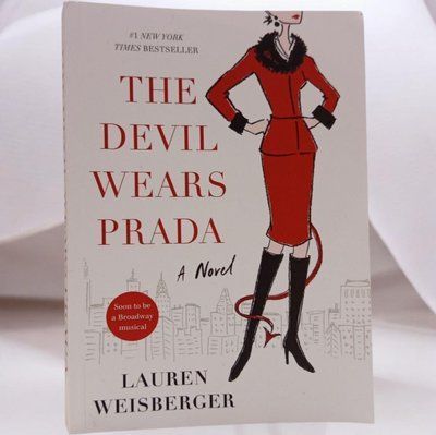 Книга "The Devil Wears Prada" Lauren Weisberger/ "Диявол носить Прада" Лорен Вайсбергер 00475858 фото